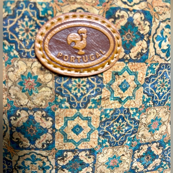 CORK Crossbody Bag from Portugal, camel colors with blue pattern - Picture 6 of 12